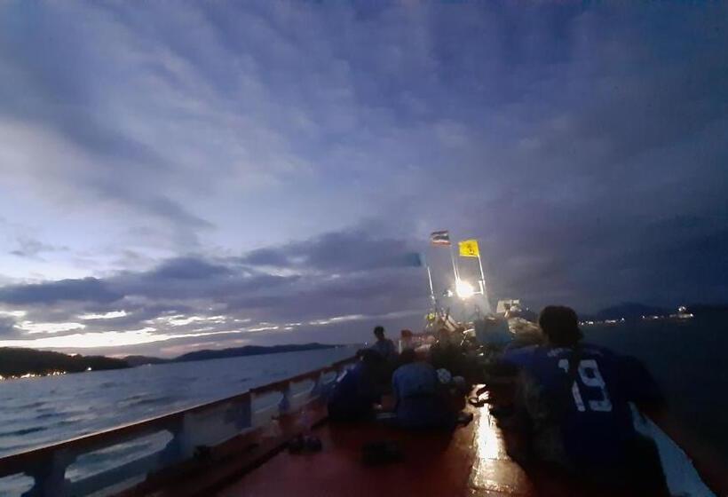 Pensão Runa Group House Samed