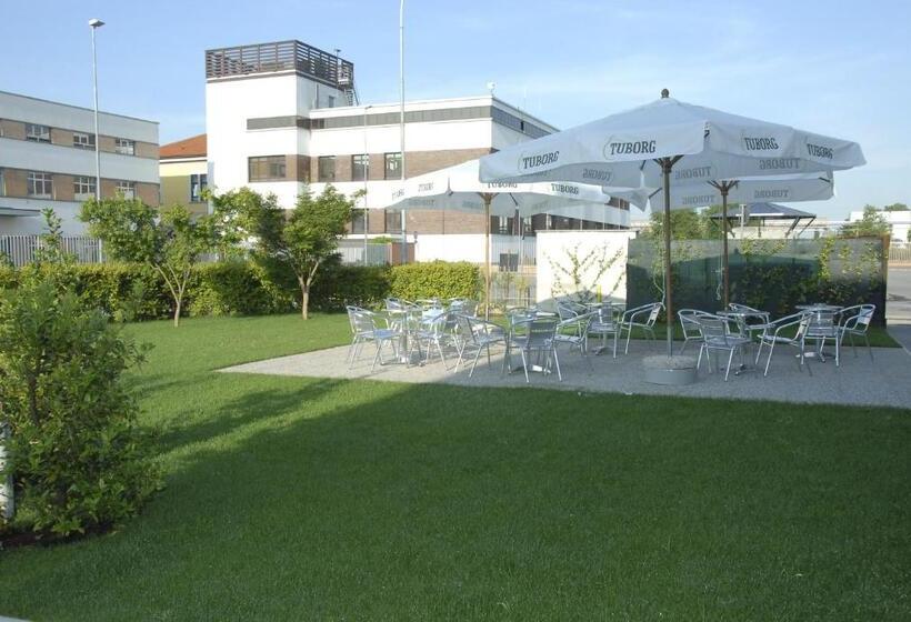 Groane Hotel Residence