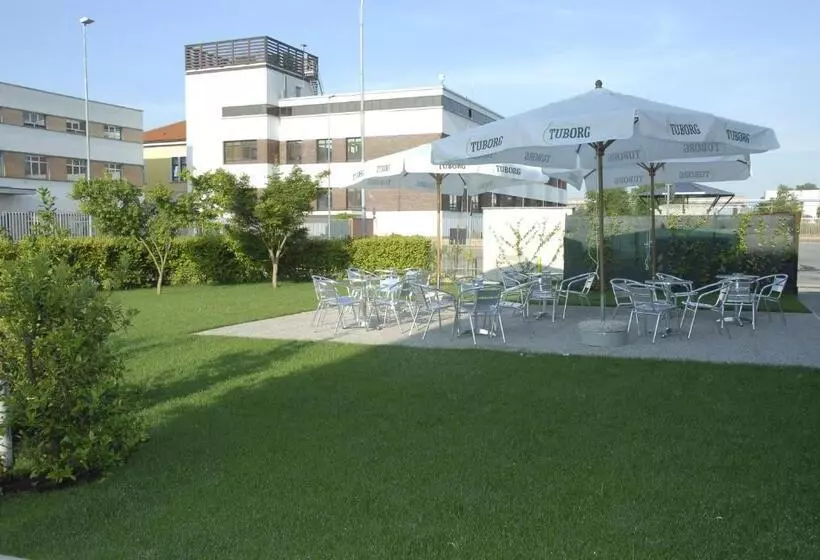 Groane Hotel Residence