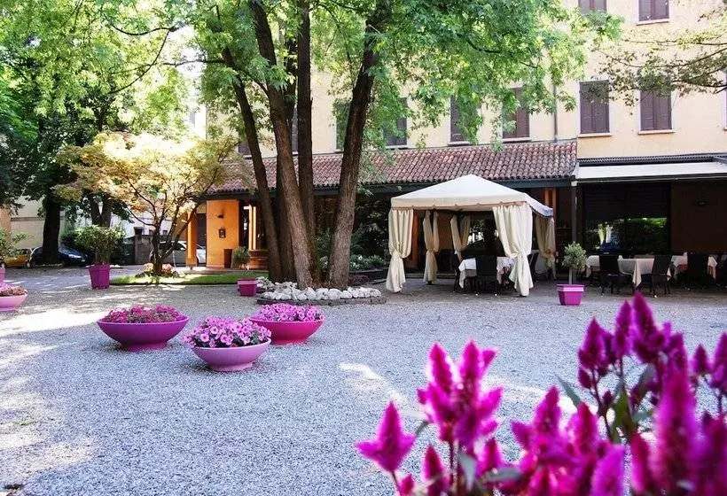 هتل Sant Eustorgio