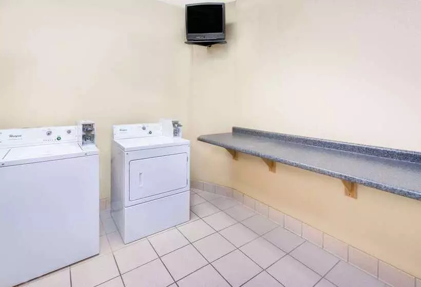 Hotel Days Inn & Suites By Wyndham Kalamazoo