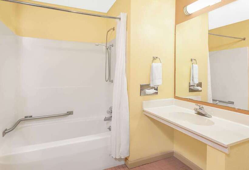 فندق Days Inn & Suites By Wyndham Kalamazoo