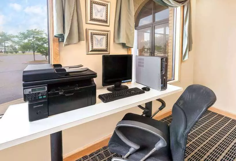 Hotel Days Inn & Suites By Wyndham Kalamazoo