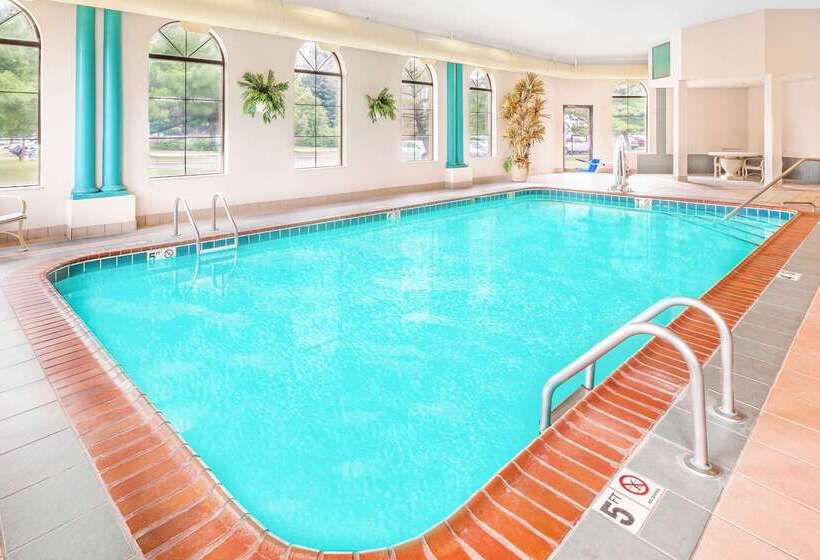 فندق Days Inn & Suites By Wyndham Kalamazoo