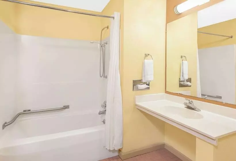 Hotel Days Inn & Suites By Wyndham Kalamazoo