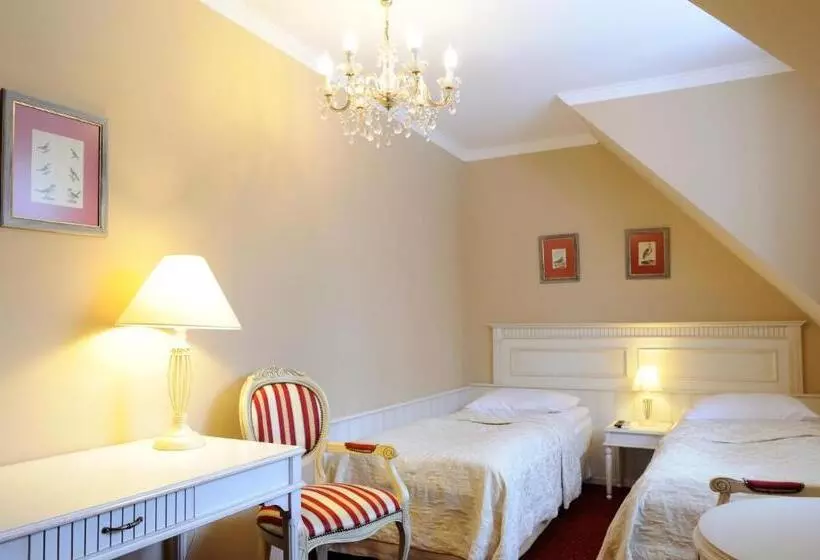 בית מלון כפרי Dwór Carski