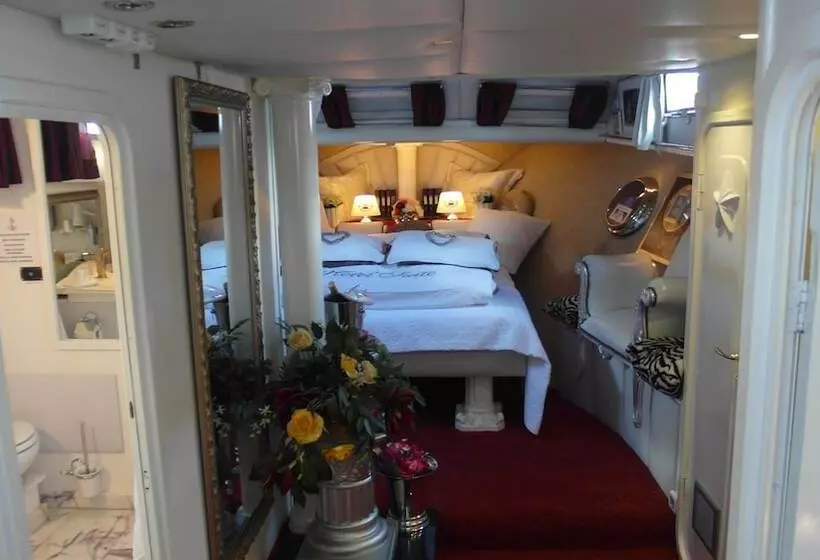 酒店 Maria Callas Yacht