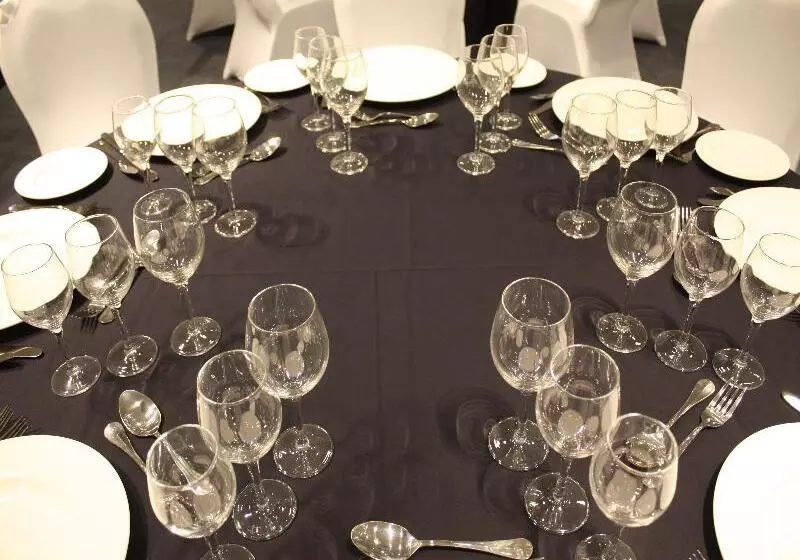 فندق Radisson Blu Plaza El Bosque Santiago