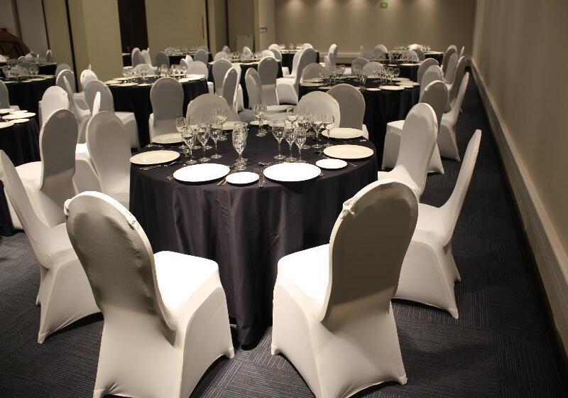 فندق Radisson Blu Plaza El Bosque Santiago