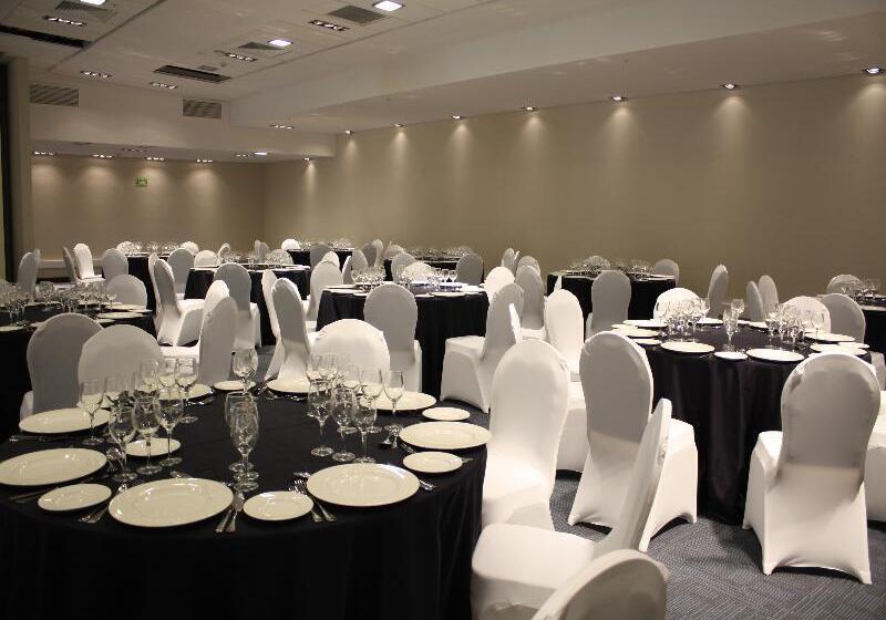 فندق Radisson Blu Plaza El Bosque Santiago