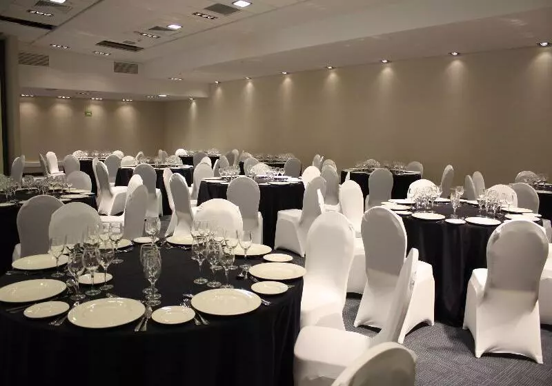 فندق Radisson Blu Plaza El Bosque Santiago