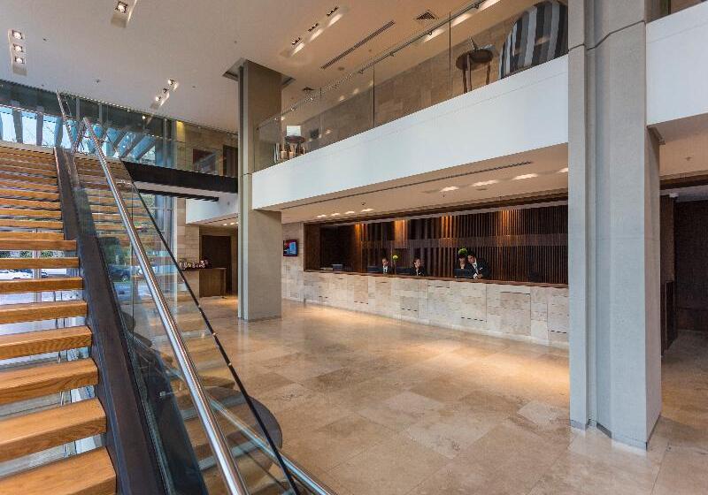 فندق Radisson Blu Plaza El Bosque Santiago