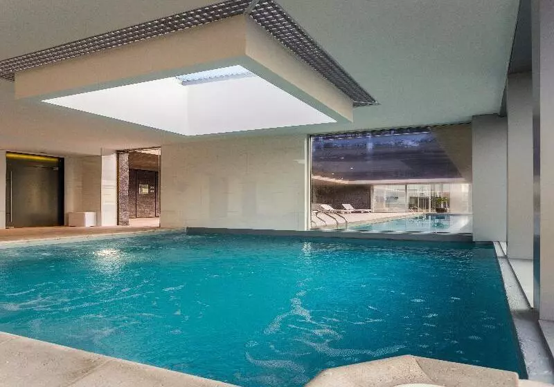 فندق Radisson Blu Plaza El Bosque Santiago