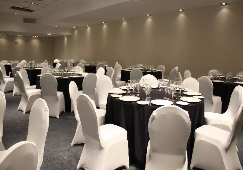 فندق Radisson Blu Plaza El Bosque Santiago