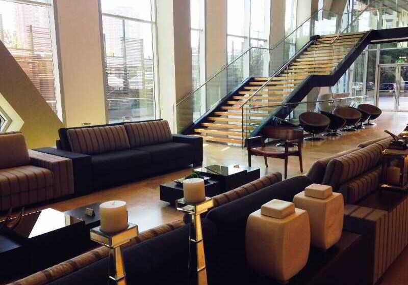 فندق Radisson Blu Plaza El Bosque Santiago