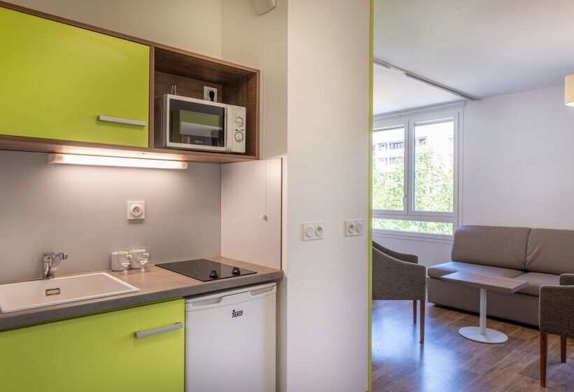 בית מלון כפרי The Originals Résidence, Grenoble Université