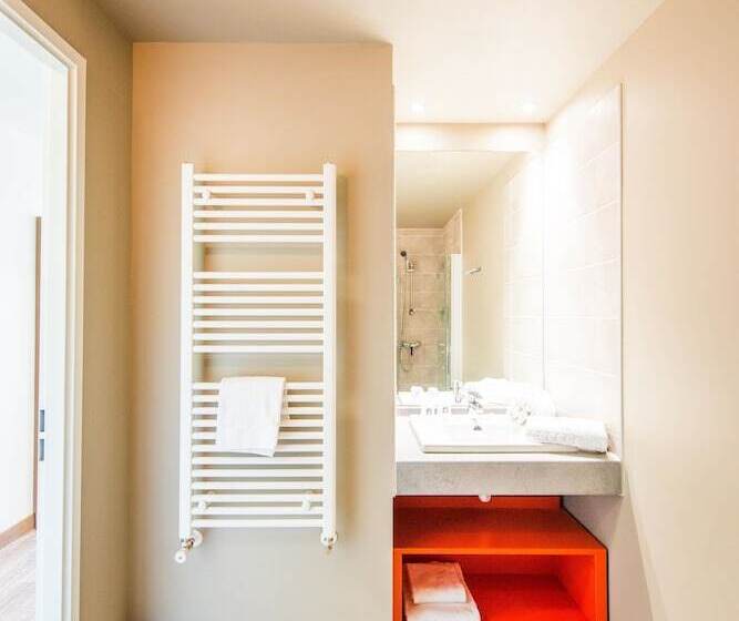 בית מלון כפרי The Originals Résidence, Grenoble Université