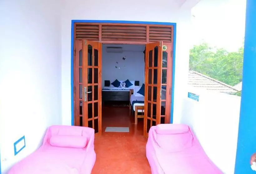 پانسیون Golden Surfer Beach