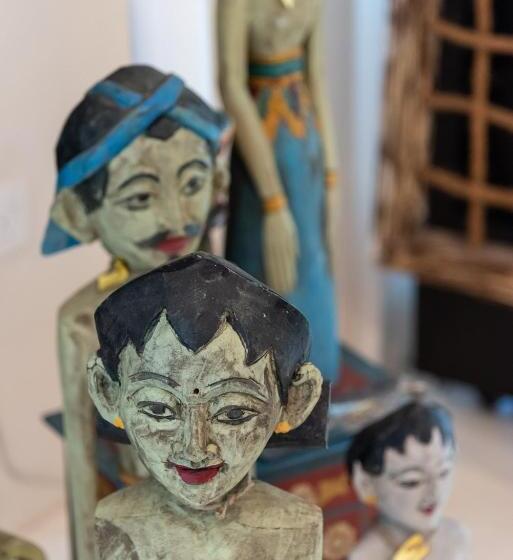 민박 D Canal House