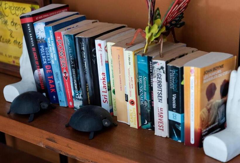 민박 D Canal House