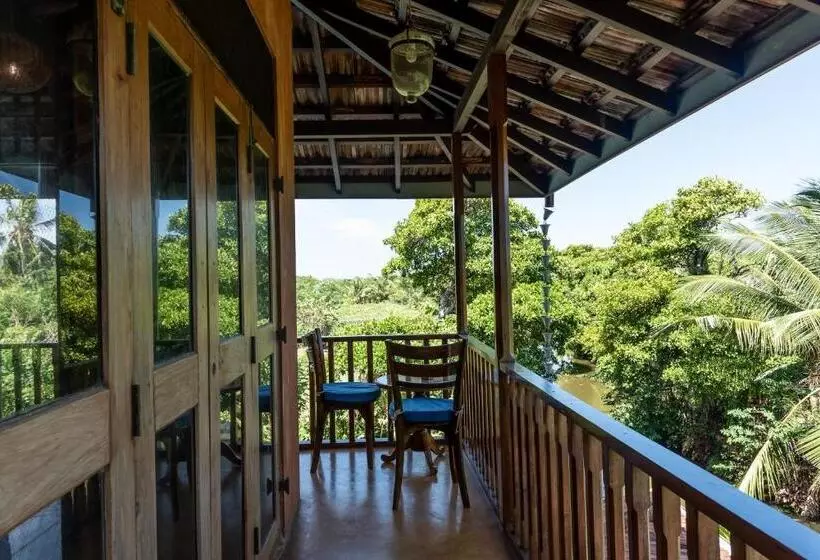 تختخواب و صبحانه D Canal House