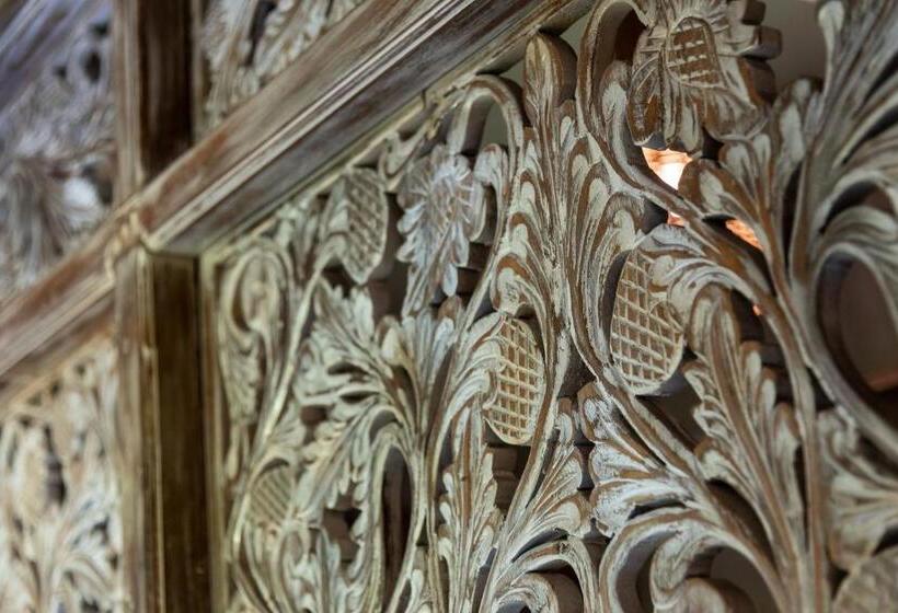 민박 D Canal House