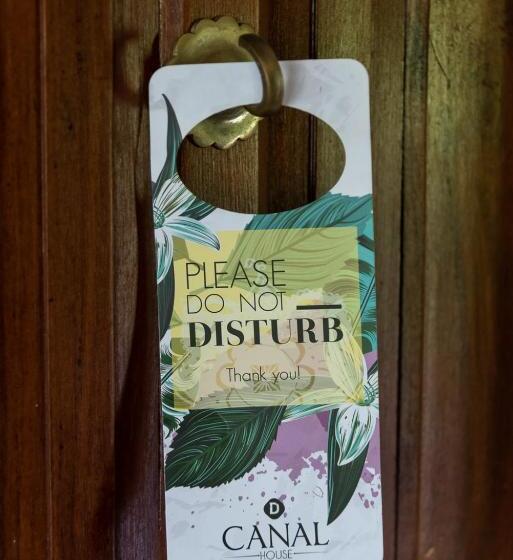 민박 D Canal House