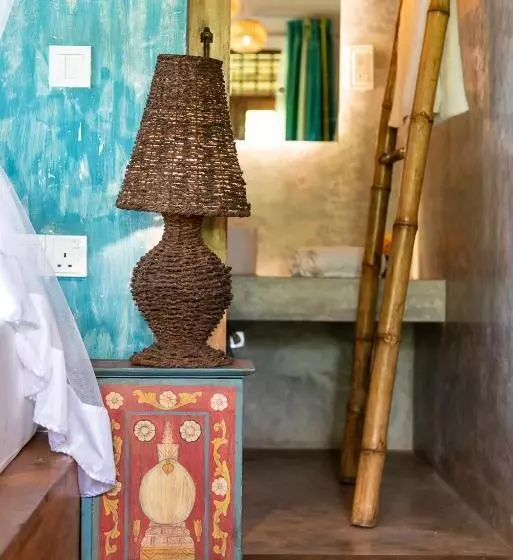 تختخواب و صبحانه D Canal House