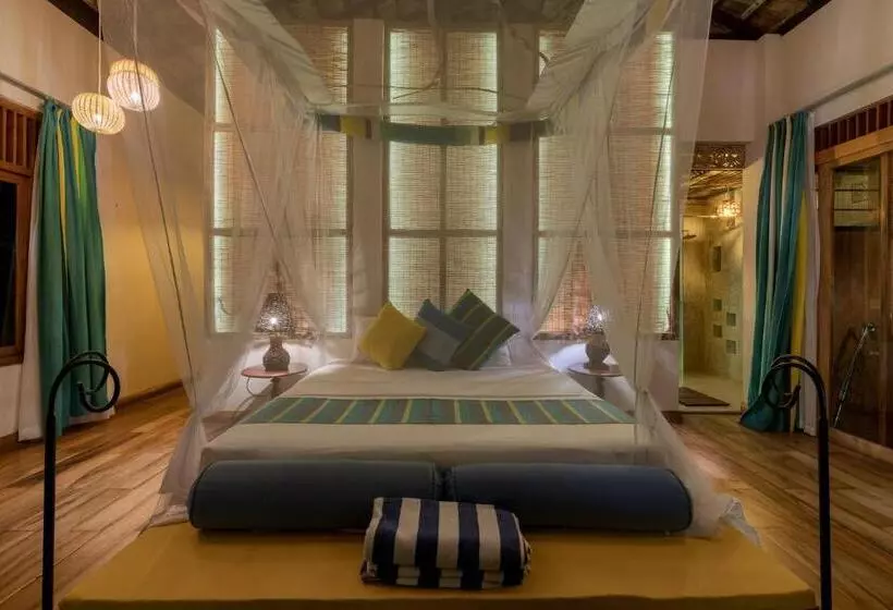 تختخواب و صبحانه D Canal House