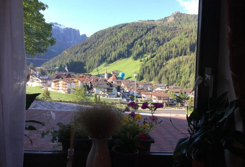 住宿加早餐 Garní Nëidia