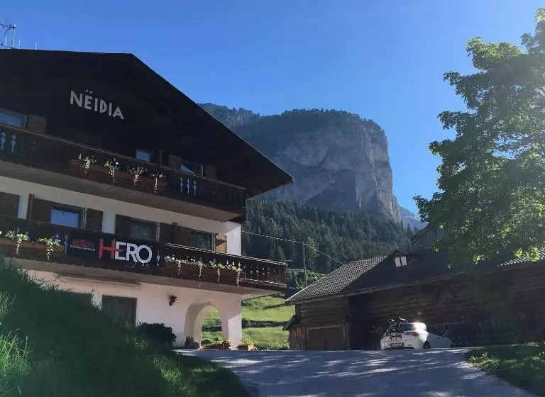 Aamiaismajoitus (B&B) Garní Nëidia