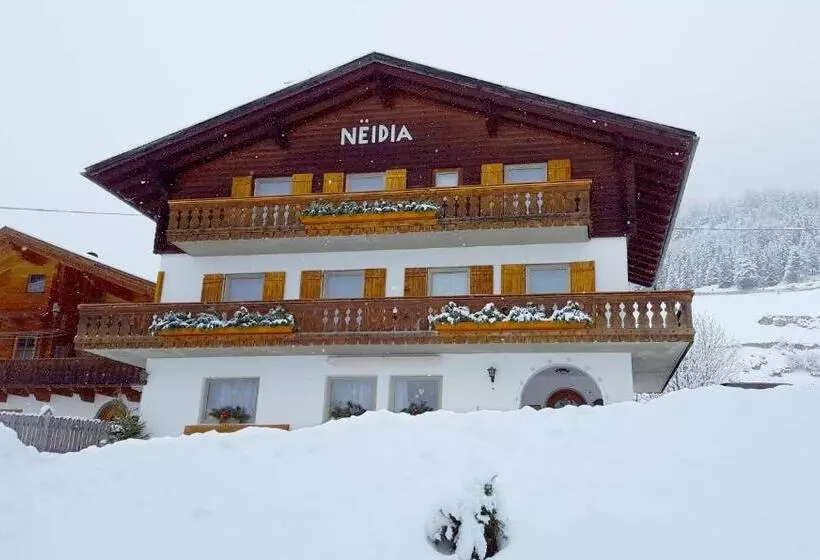 Aamiaismajoitus (B&B) Garní Nëidia