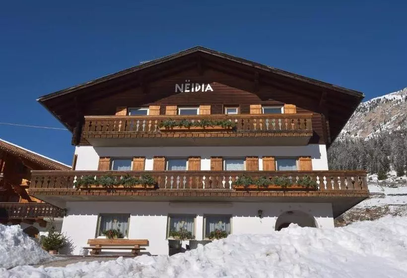 Aamiaismajoitus (B&B) Garní Nëidia