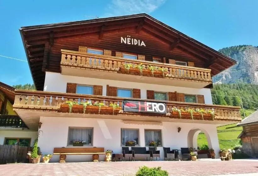 Aamiaismajoitus (B&B) Garní Nëidia