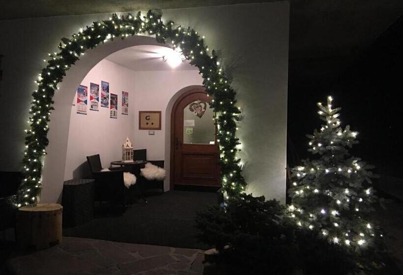 住宿加早餐 Garní Nëidia