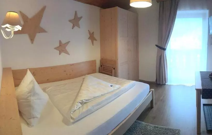 Aamiaismajoitus (B&B) Garní Nëidia