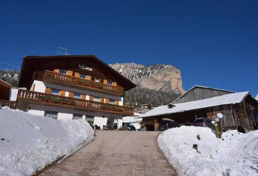 Aamiaismajoitus (B&B) Garní Nëidia