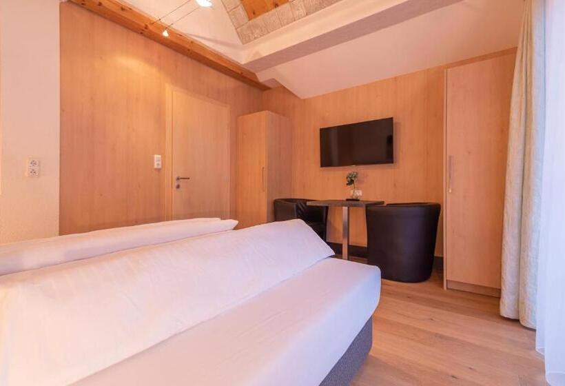 تختخواب و صبحانه Garni Martina