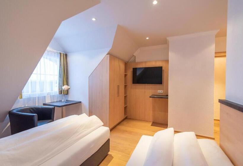 تختخواب و صبحانه Garni Martina