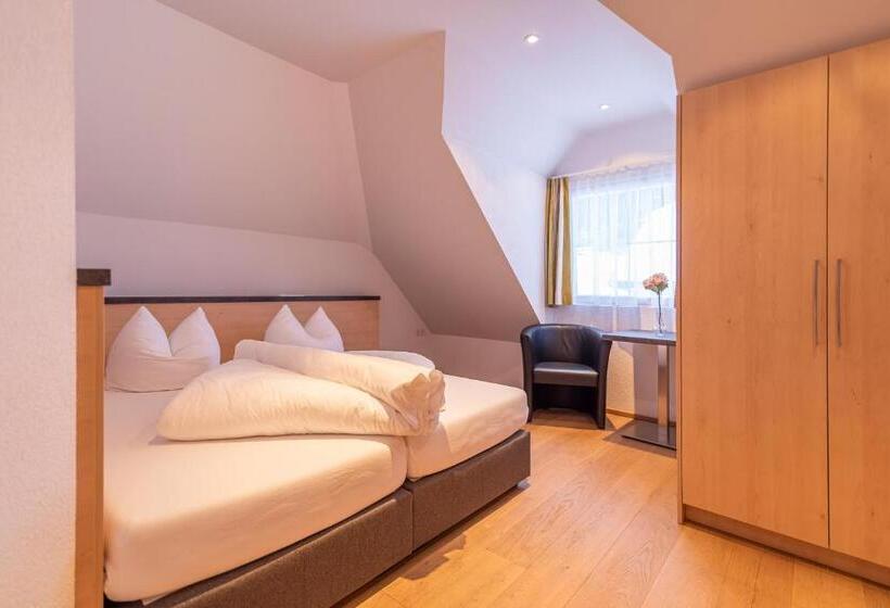 تختخواب و صبحانه Garni Martina