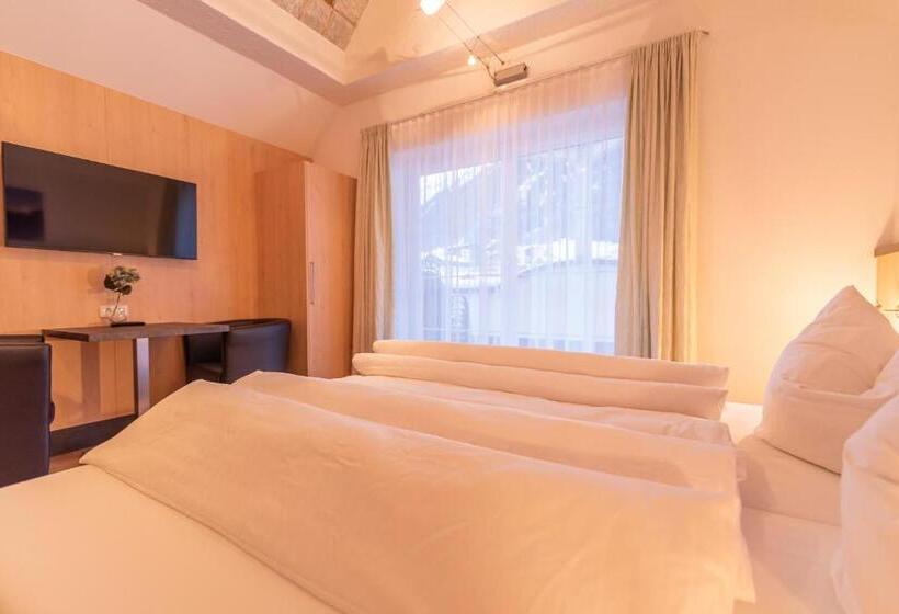 تختخواب و صبحانه Garni Martina