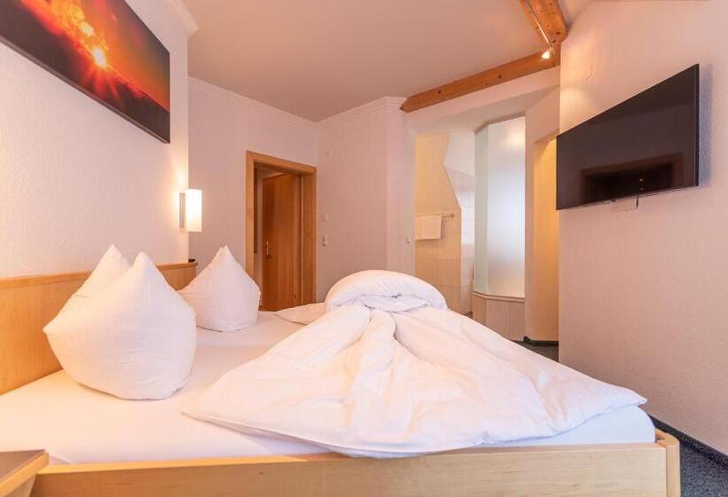 تختخواب و صبحانه Garni Martina