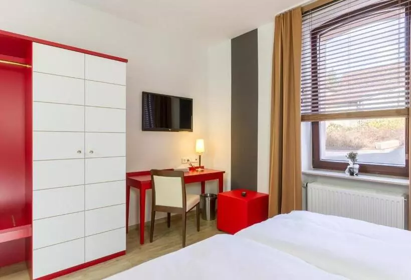 ホテル L Adresse Garni