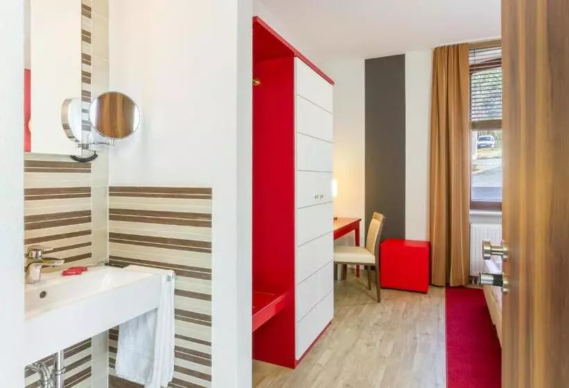 ホテル L Adresse Garni