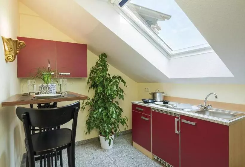 ホテル L Adresse Garni