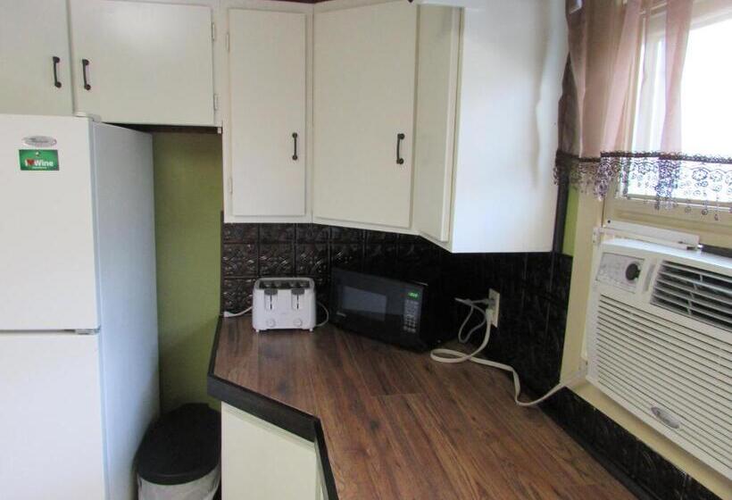 汽车旅馆 The Lake George Inn