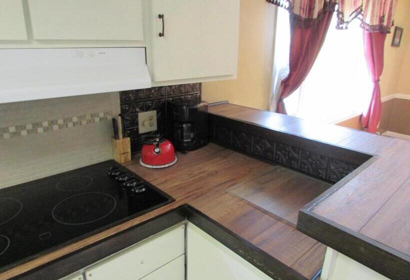 汽车旅馆 The Lake George Inn