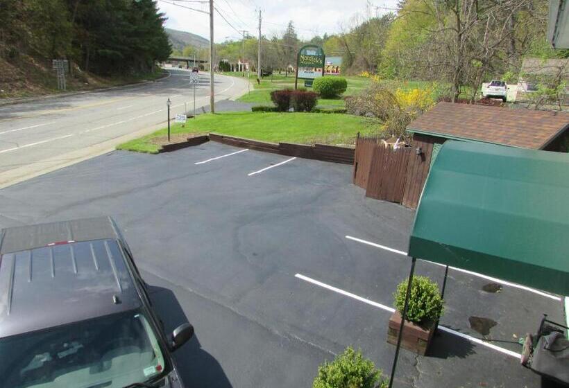 汽车旅馆 The Lake George Inn