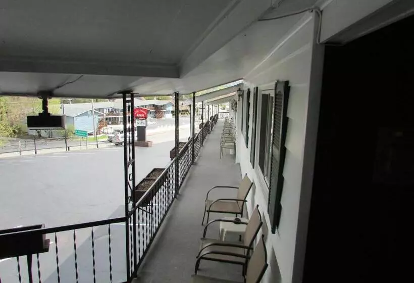モーテル The Lake George Inn