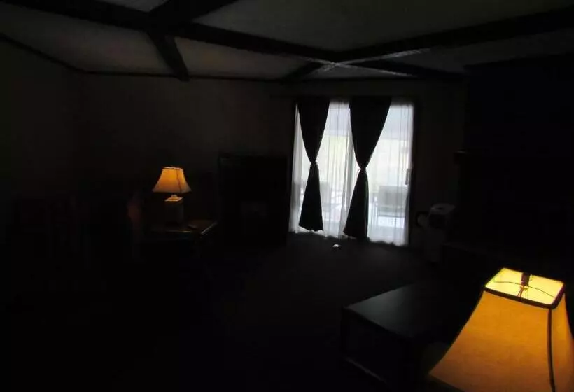モーテル The Lake George Inn